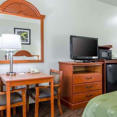 Quality Inn Junction City Near Fort Riley Esterno foto